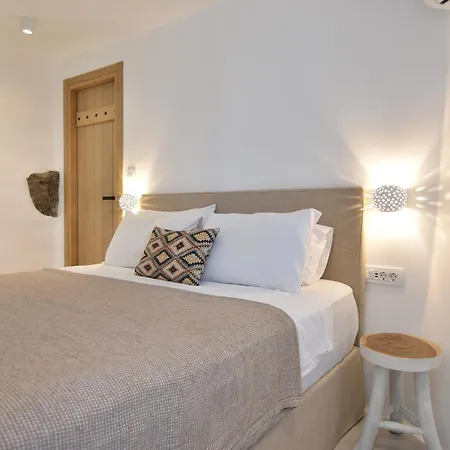 Panthea Santorini - Private Pool דירה